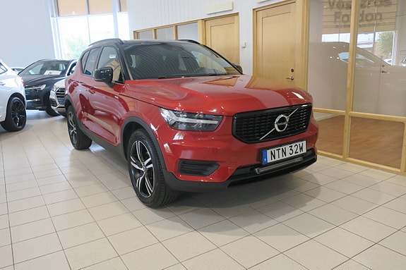 Volvo XC40 2 of 5