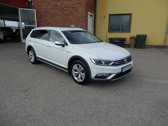 Volkswagen Passat Alltrack 2 of 5