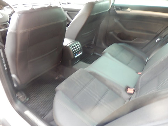 Volkswagen Passat Alltrack 6 of 8