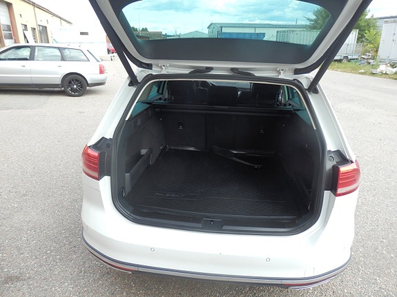 Volkswagen Passat Alltrack 4 of 5