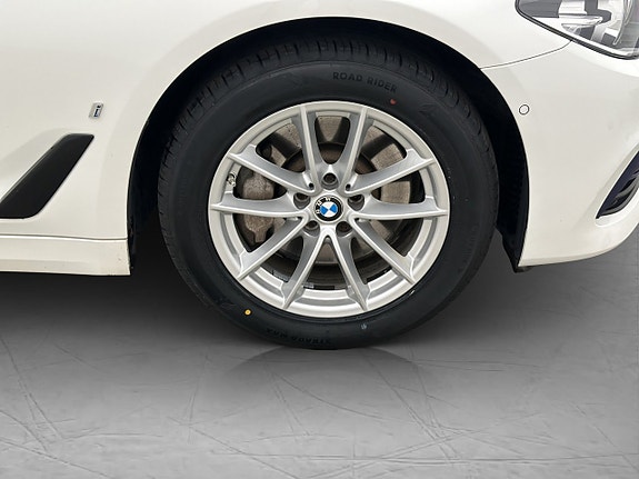 BMW 530e 30 of 30
