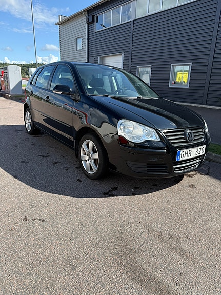 Volkswagen Polo 2 of 4