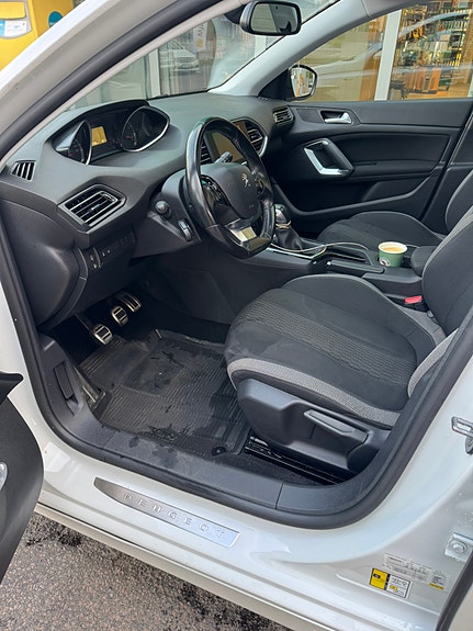 Peugeot 308 6 of 9