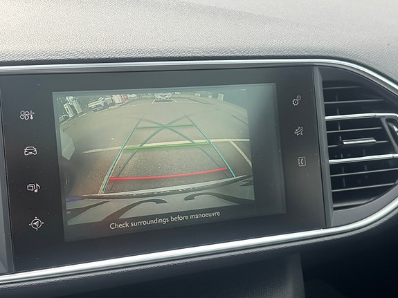 Peugeot 308 8 of 9