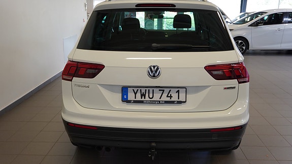 Volkswagen Tiguan 4 of 5