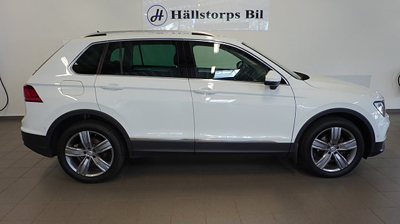 Volkswagen Tiguan 2 of 5