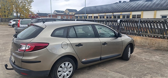 Renault Megane III 2 of 7