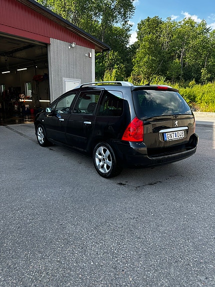 Peugeot 307 SW 3 of 5