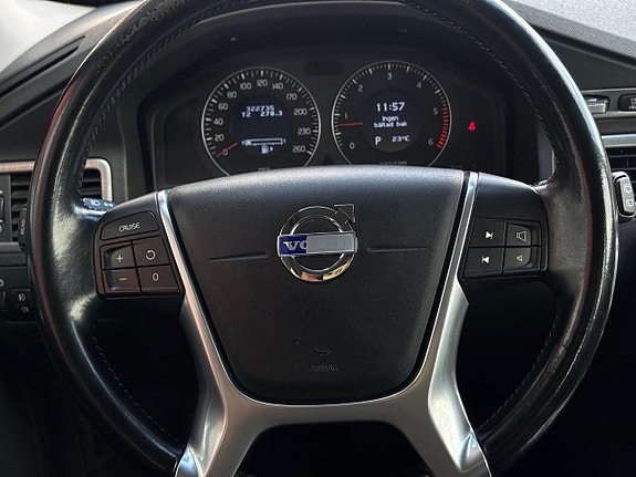 Volvo XC70 12 of 25