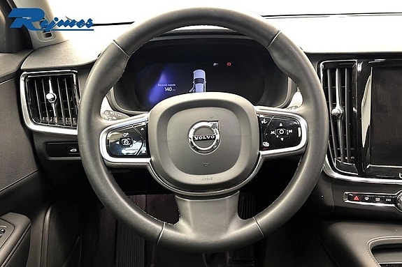 Volvo V90 10 of 21