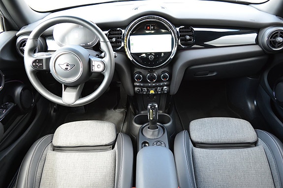 MINI Cooper SE 27 of 30