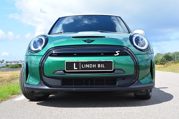 MINI Cooper SE 4 of 5