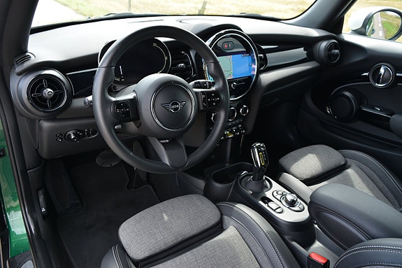 MINI Cooper SE 25 of 30