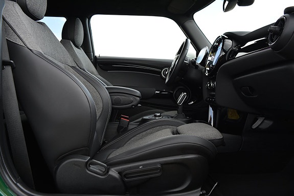 MINI Cooper SE 28 of 30