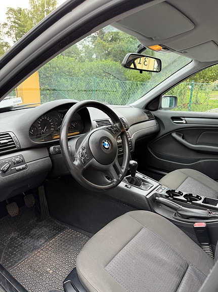BMW 318i 6 of 6