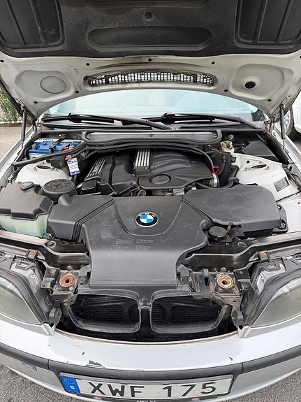 BMW 318i 4 of 5