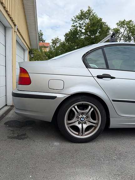 BMW 318i 2 of 5
