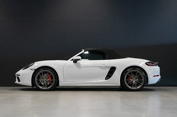 Porsche 718 Boxster S 3 of 5