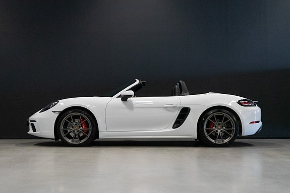 Porsche 718 Boxster S 2 of 5