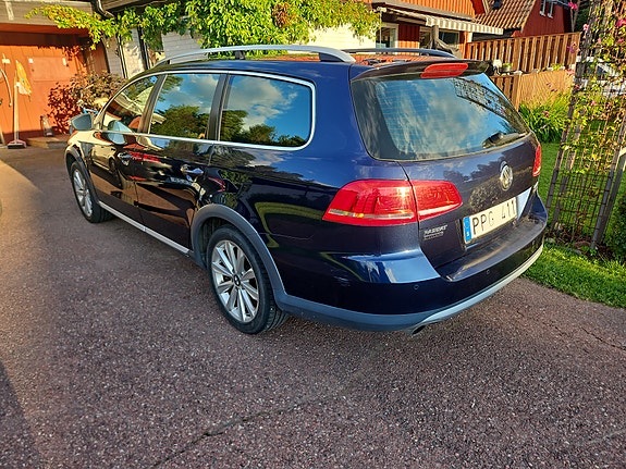 Volkswagen Passat Alltrack 4 of 5