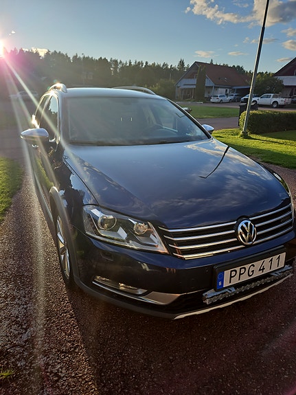 Volkswagen Passat Alltrack 3 of 5