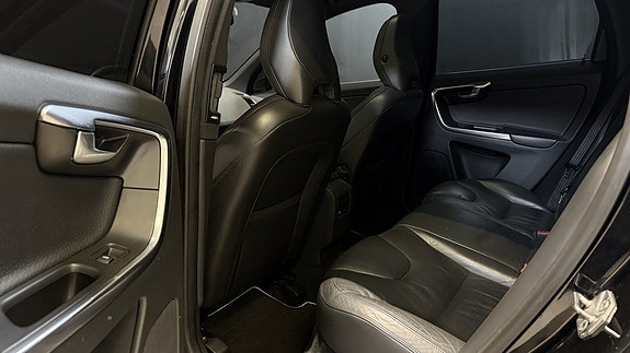 Volvo XC60 27 of 29