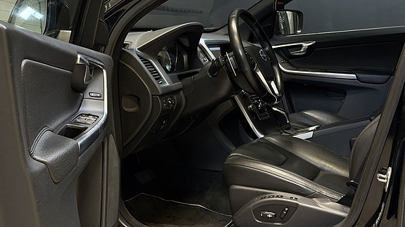 Volvo XC60 15 of 29