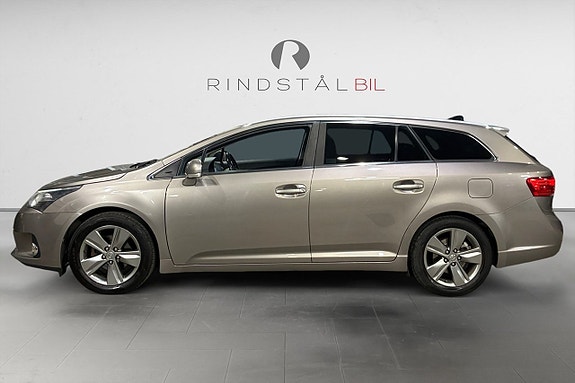 Toyota Avensis 4 of 5