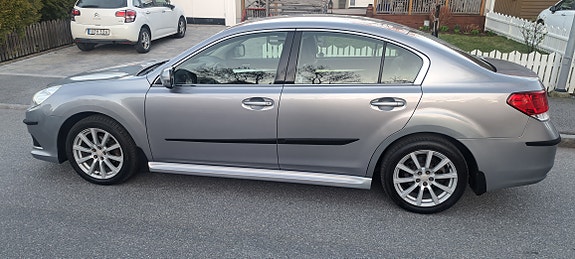 Subaru Legacy 3 of 5