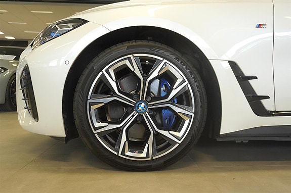 BMW i4 3 of 27