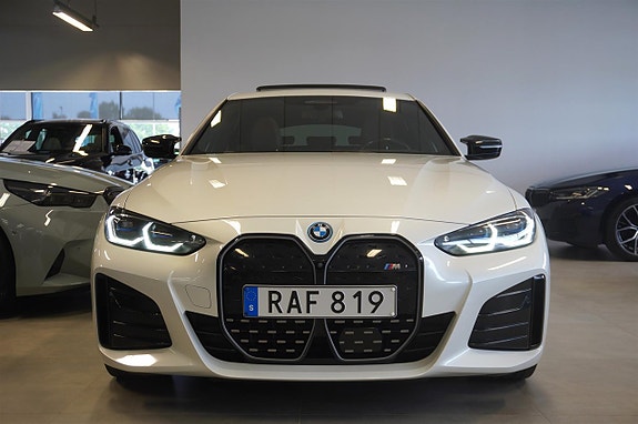 BMW i4 2 of 27