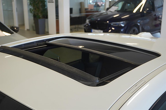 BMW i4 6 of 27