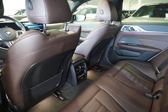 BMW i4 23 of 27
