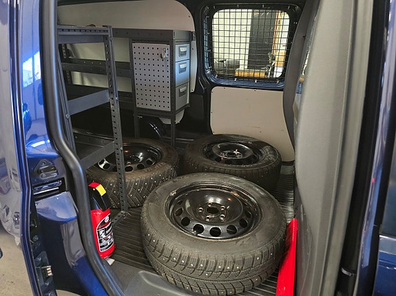 Volkswagen Caddy Maxi 24 of 25