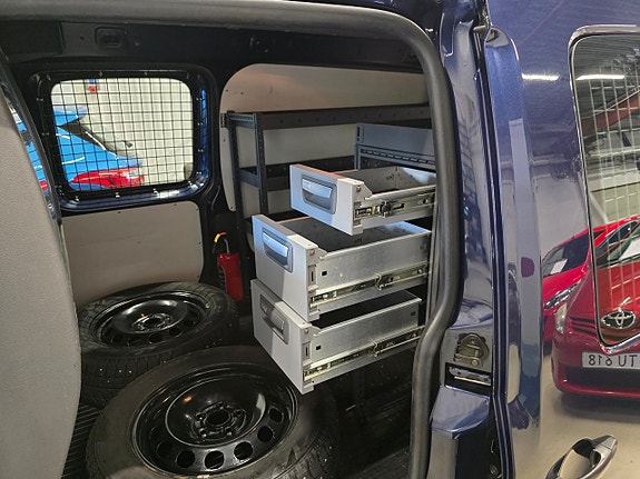 Volkswagen Caddy Maxi 25 of 25