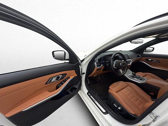 BMW 330e 10 of 30