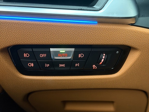 BMW 330e 16 of 30