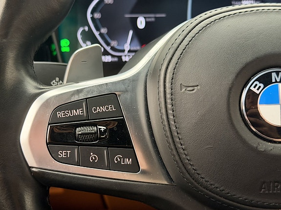 BMW 330e 18 of 30
