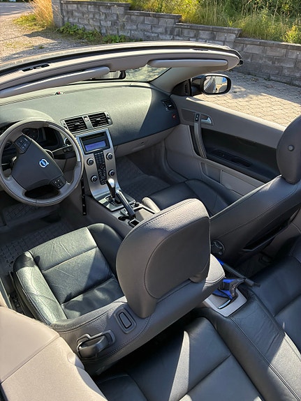 Volvo C70 2 of 5