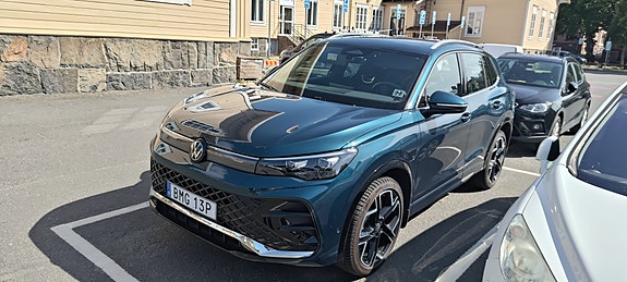 Volkswagen Tiguan 2 of 2
