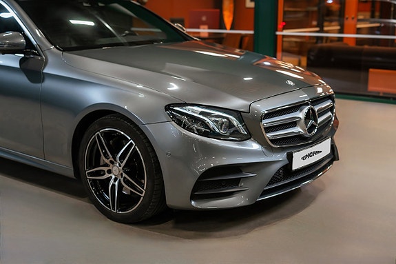 Mercedes-Benz E220 d 2 of 26