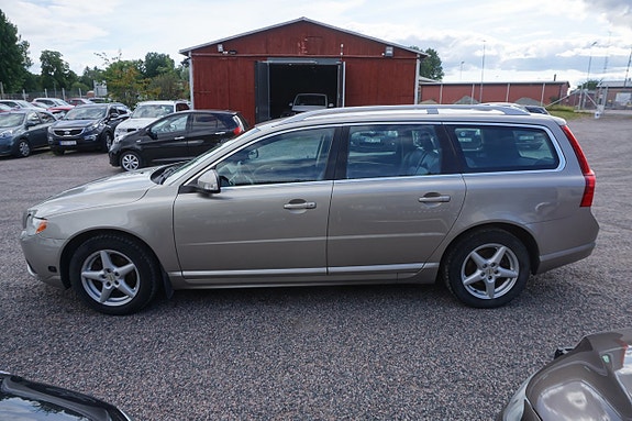Volvo V70 4 of 5