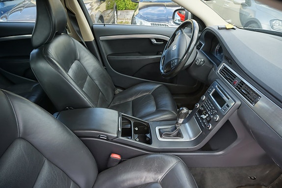 Volvo V70 8 of 8