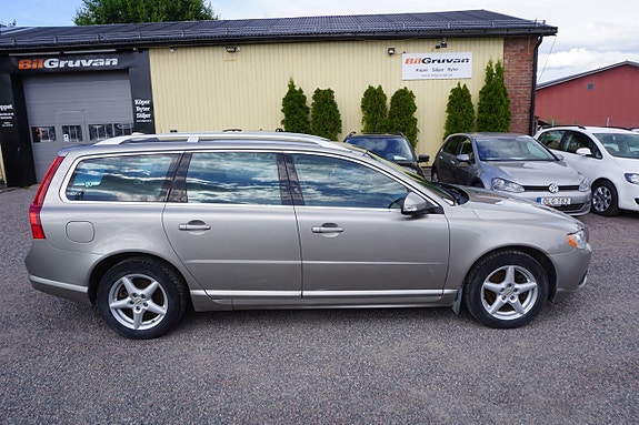 Volvo V70 3 of 5