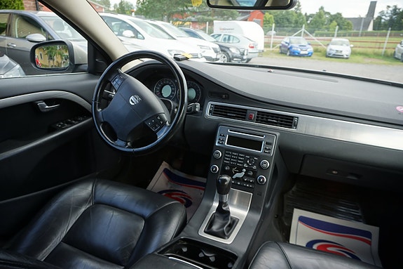 Volvo V70 6 of 8