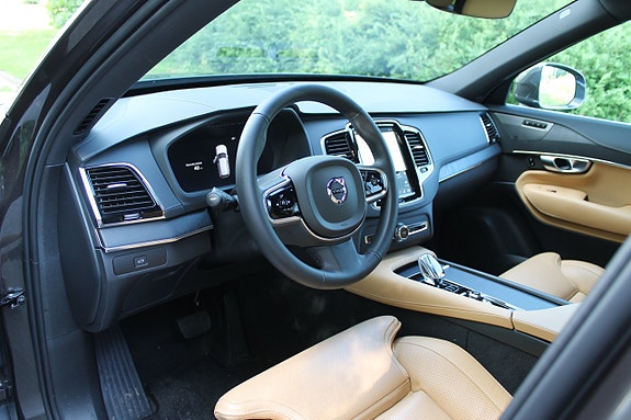 Volvo XC90 16 of 20