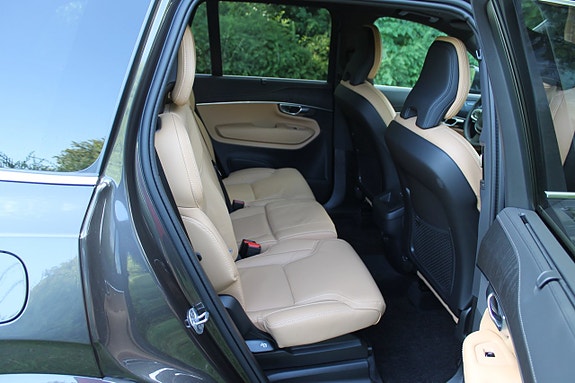Volvo XC90 10 of 20
