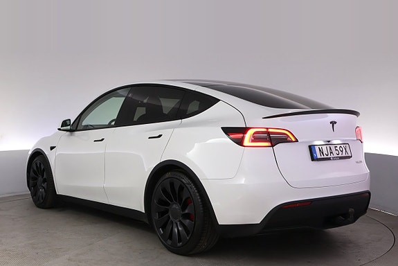 Tesla Model Y 4 of 5