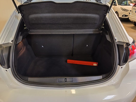 Peugeot 208 16 of 19