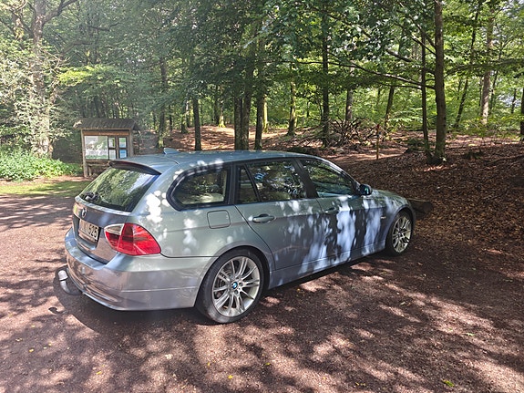 BMW 320d 4 of 5
